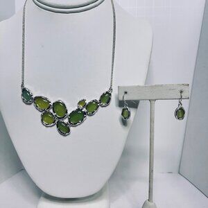 Silver Tone & Green Bib Necklace With Matching Pierced Earrings (5690)
